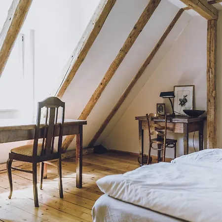 Riverside Flat For Two Guests *