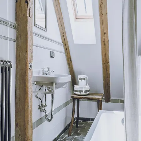 Riverside Flat For Two Guests