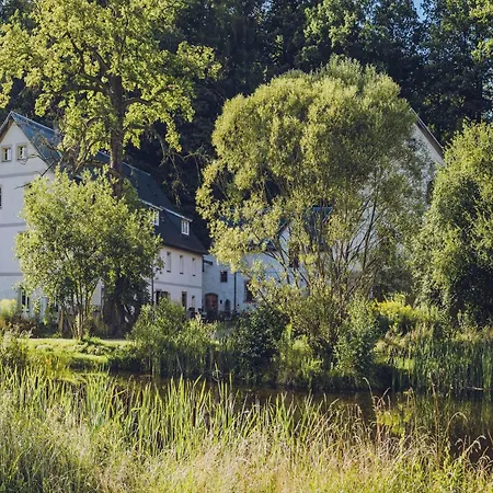 Riverside Flat For Two Guests *
